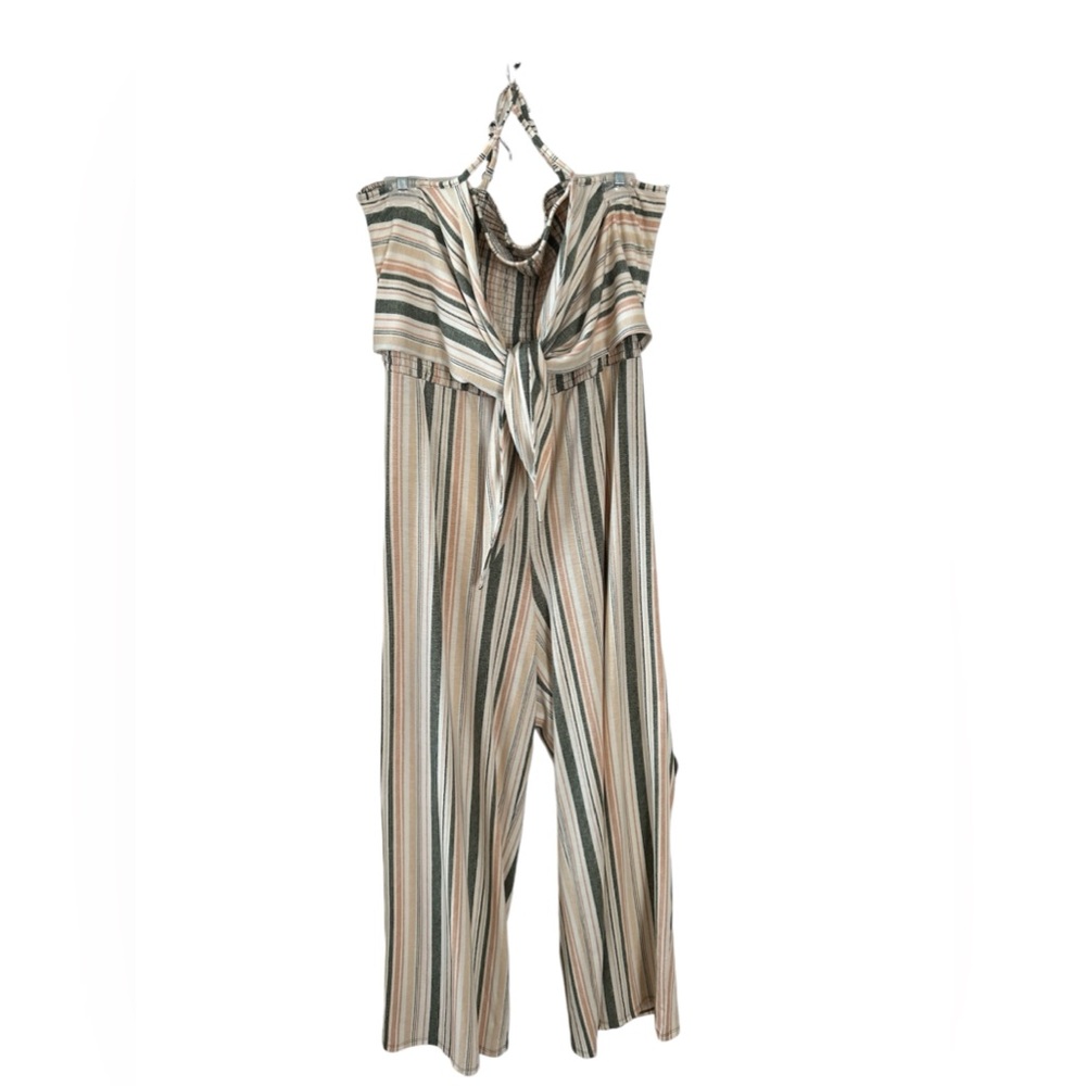 Jumpsuit with back cut nice on the body.